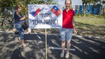 Prague Welcomes Czech Senate President Miloš Vystrčil with 'We Are Taiwanese' Signs in a Display of Solidarity
